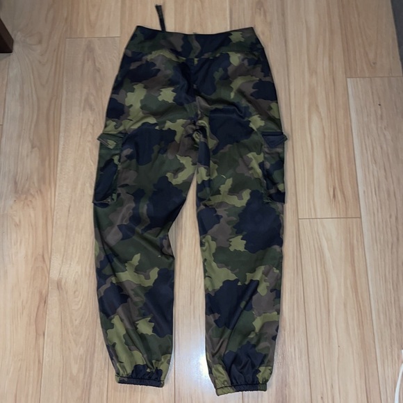 Wild Fable Army Camo Cargo Fashion Pants - Picture 2 of 2